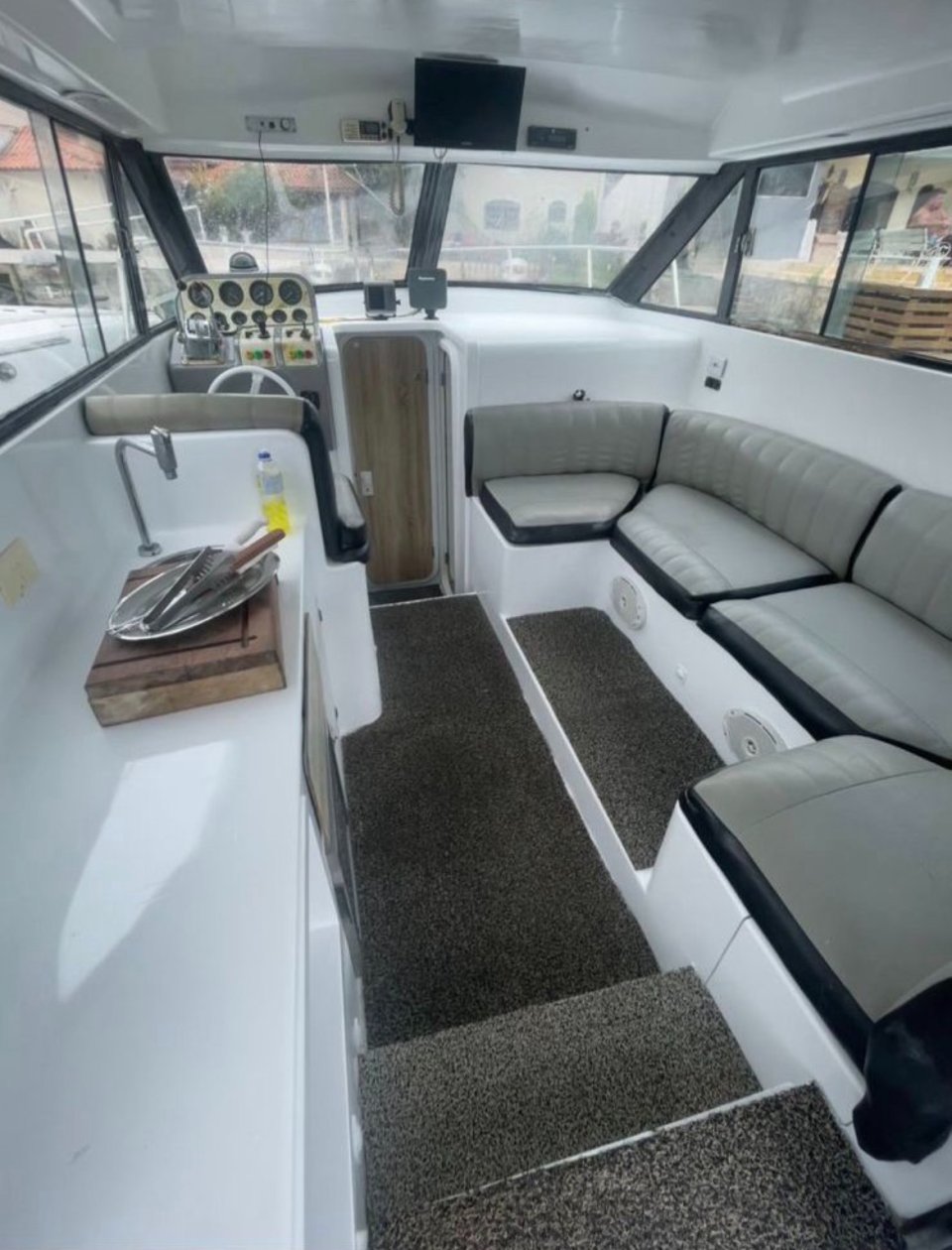 FLYBRIDGE 33 PÉS ATÉ 14 PESSOAS