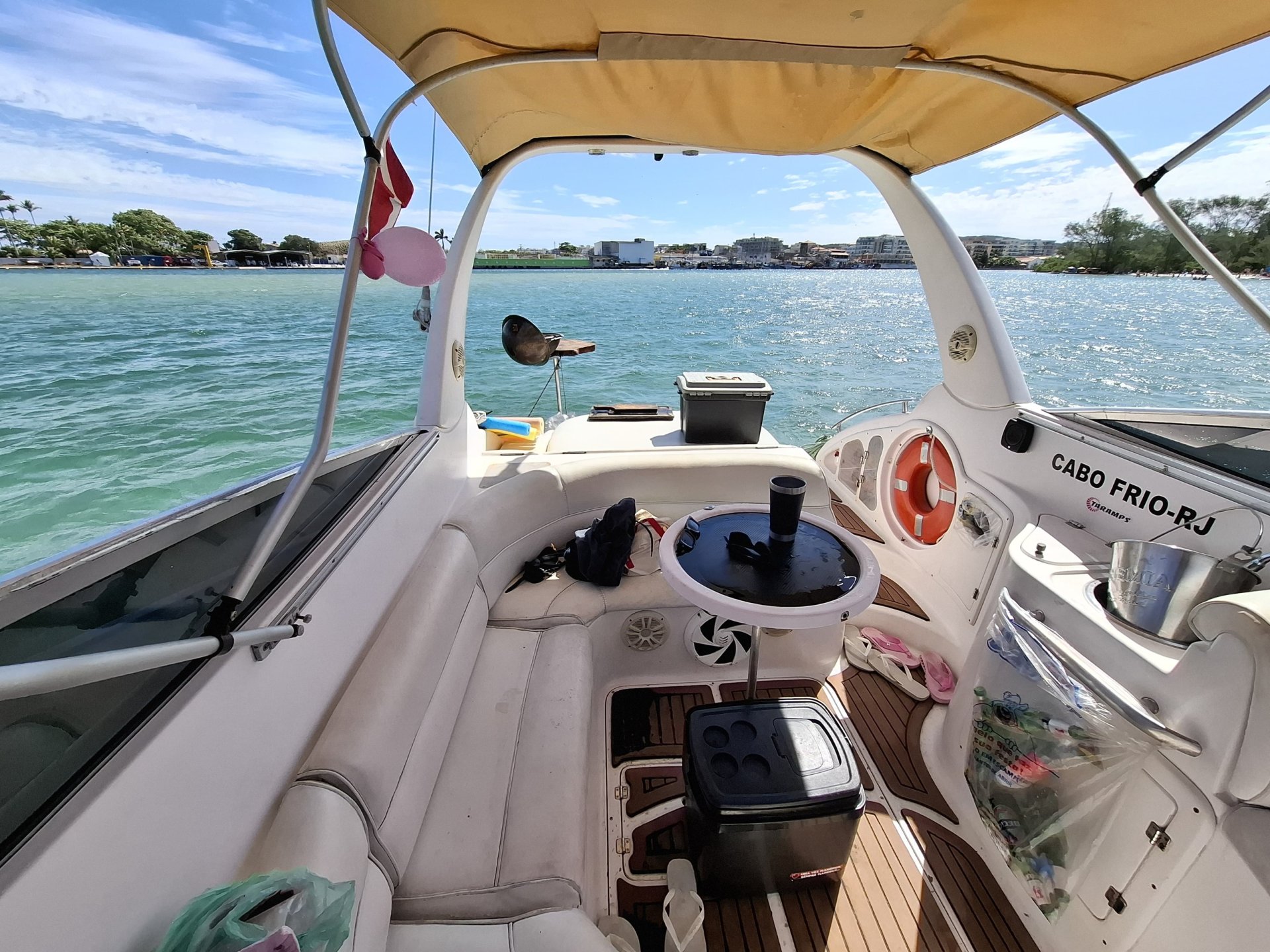 TECNOBOATS 30 PÉS ATE 12 PESSOAS