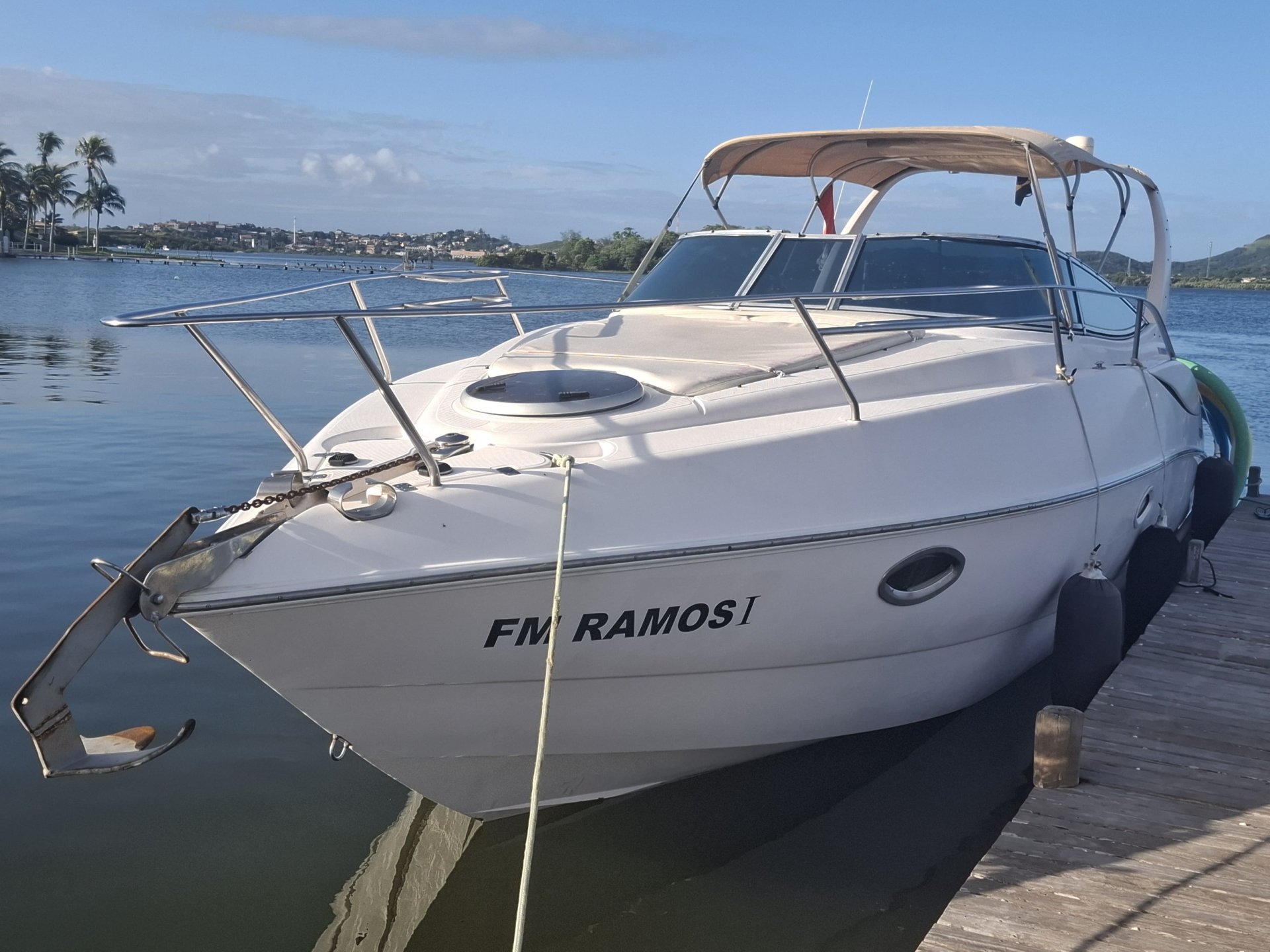 TECNOBOATS 30 PÉS ATE 12 PESSOAS